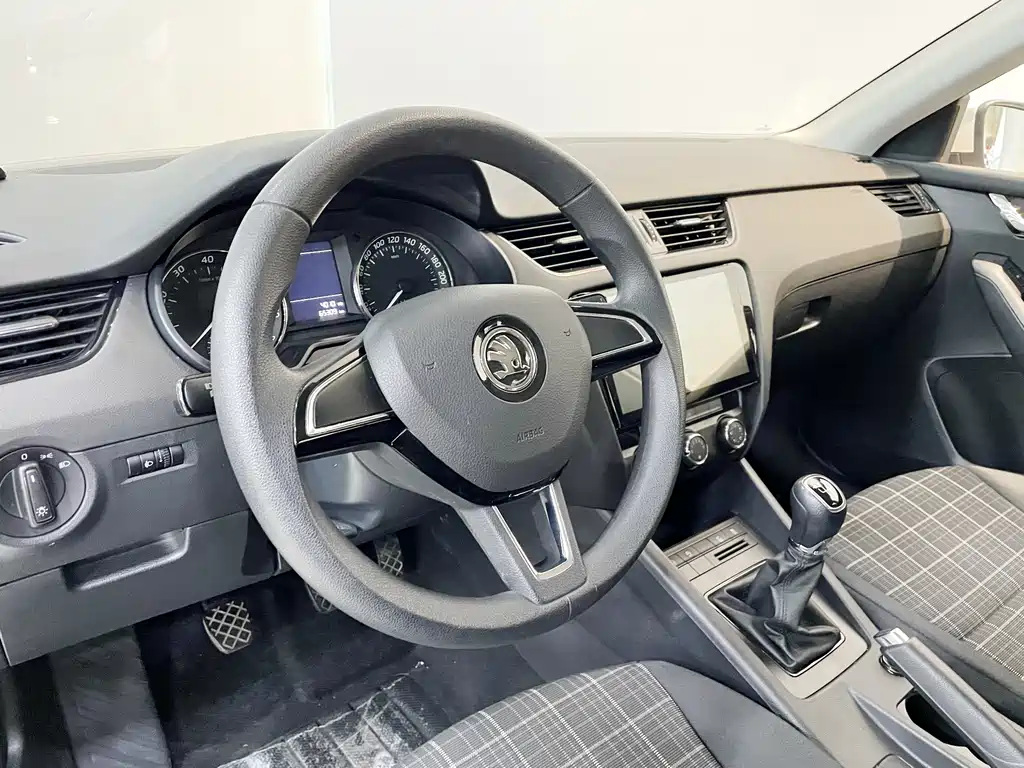 Skoda Octavia - фото 22