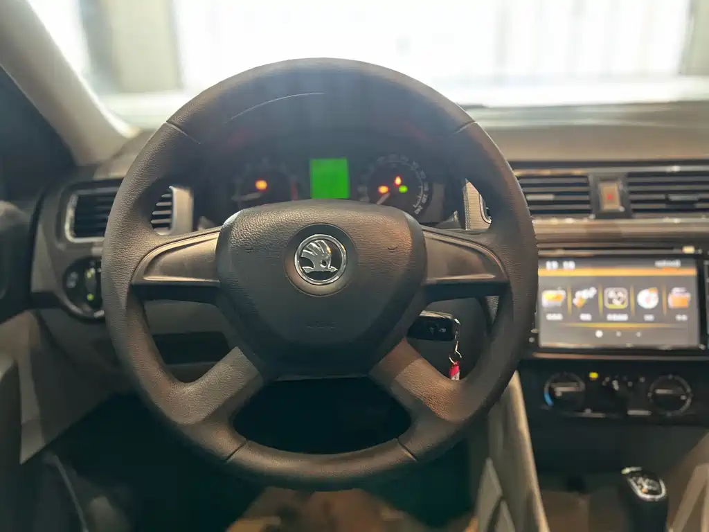 Skoda Rapid — миниатюра 11
