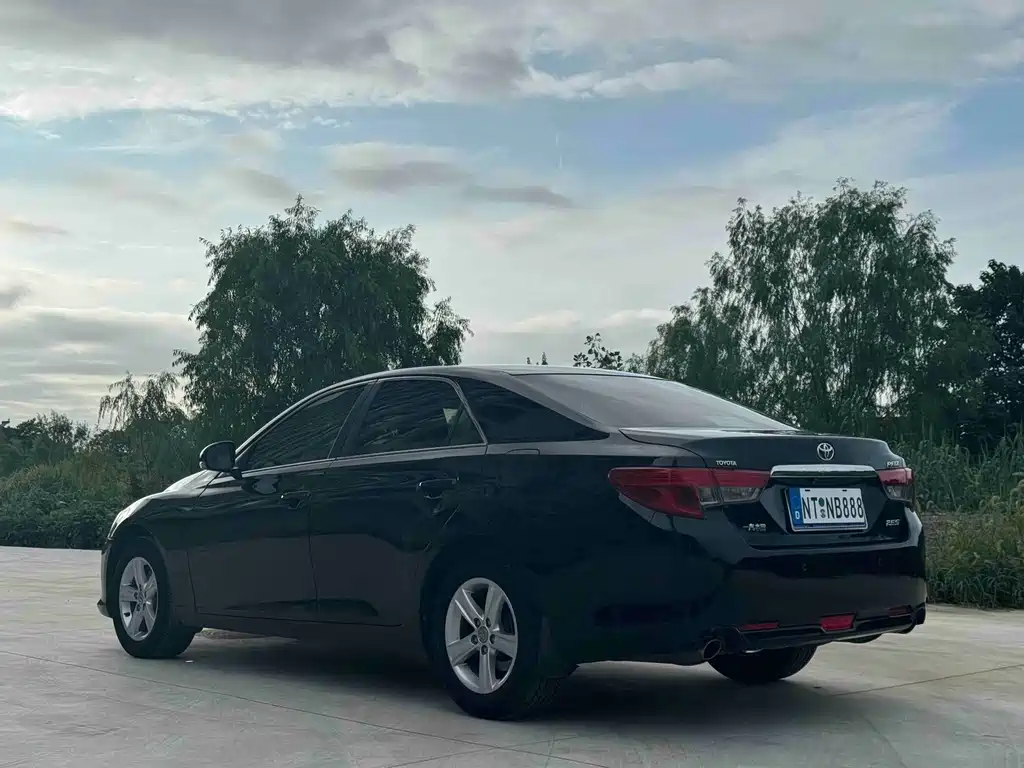 Toyota Reiz — миниатюра 7