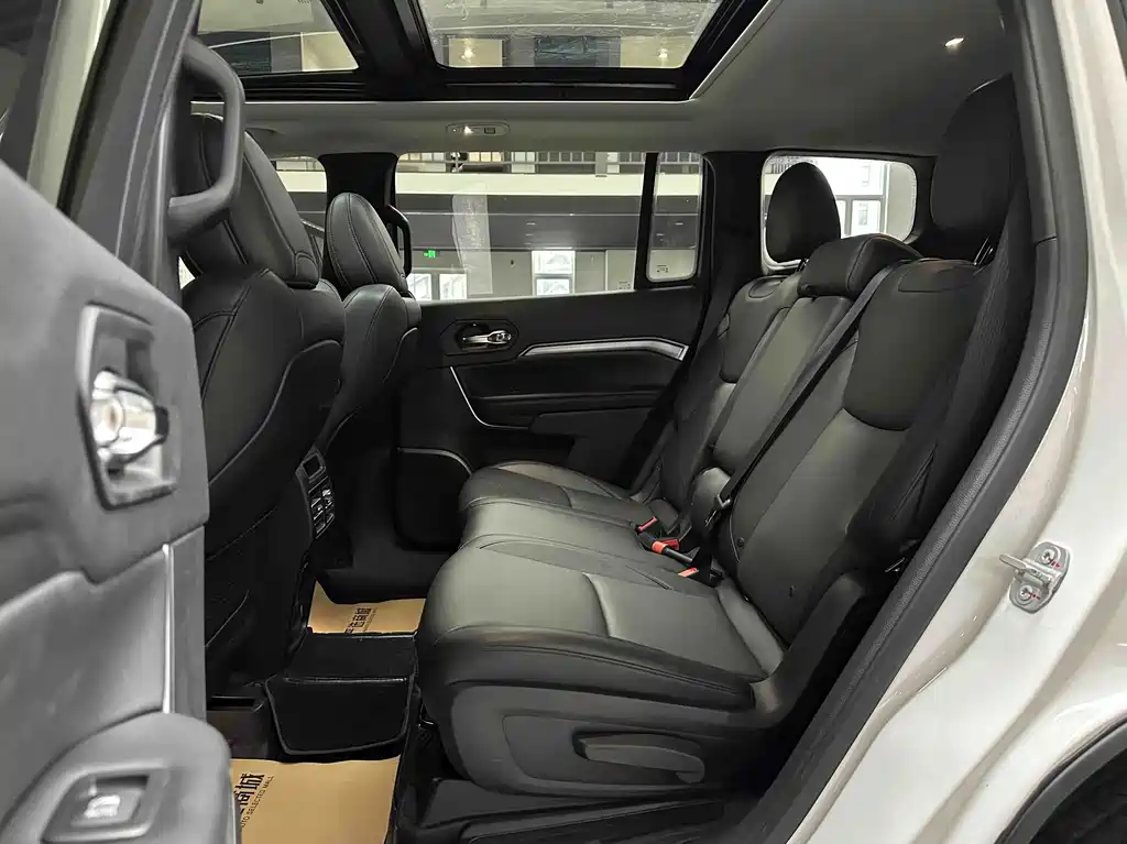 Jeep Grand Commander — миниатюра 11