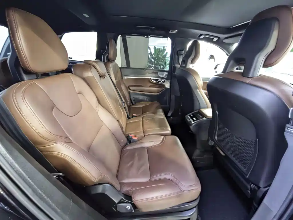 Volvo XC90 2021 B6 Luxury 7 мест