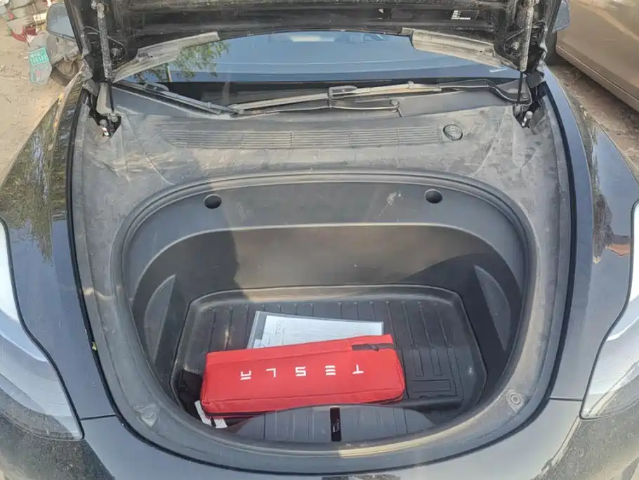 Tesla Model 3 — миниатюра 10