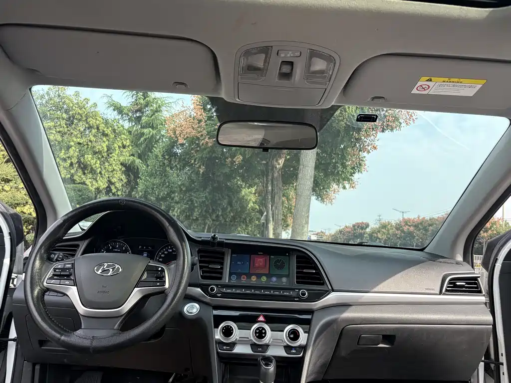 Hyundai Elantra — миниатюра 11