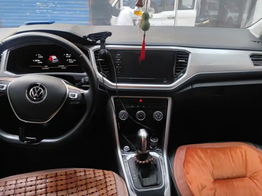 Volkswagen T-Roc — миниатюра 13