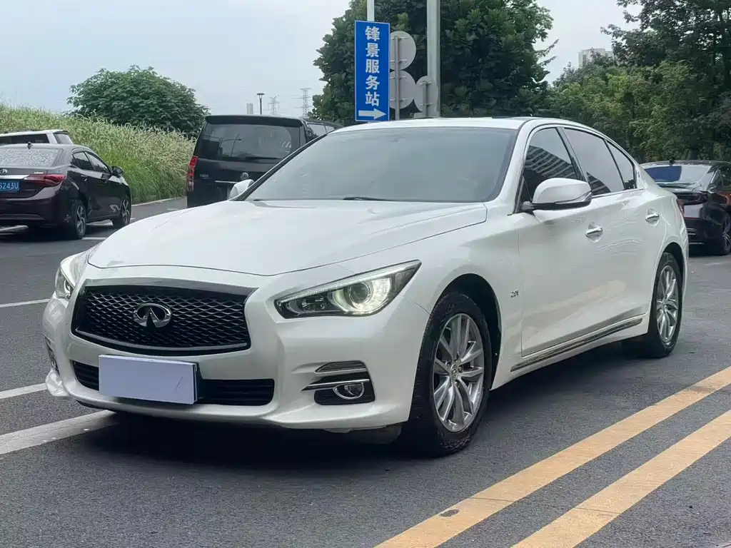Infiniti Q50L
