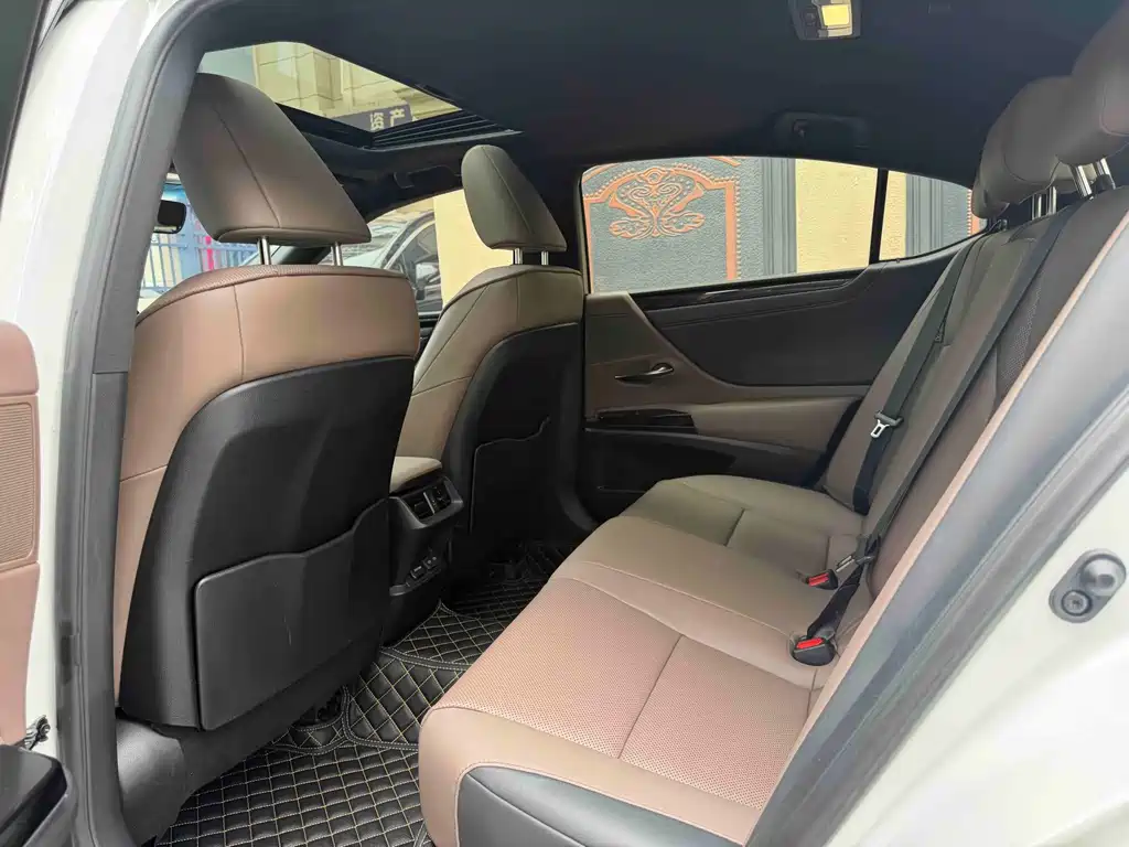 Lexus ES — миниатюра 6