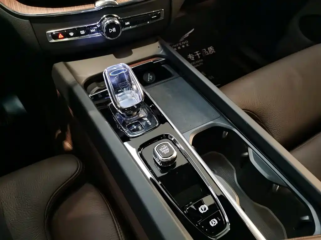 VOLVO XC60 PLUG IN HYBRID