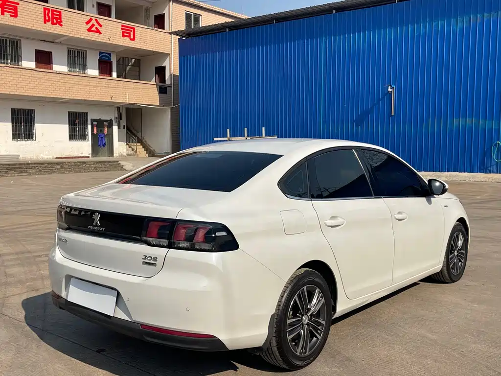 PEUGEOT 308