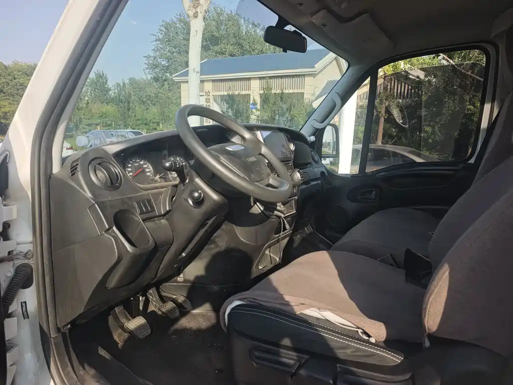 IVECO Ousheng — миниатюра 3