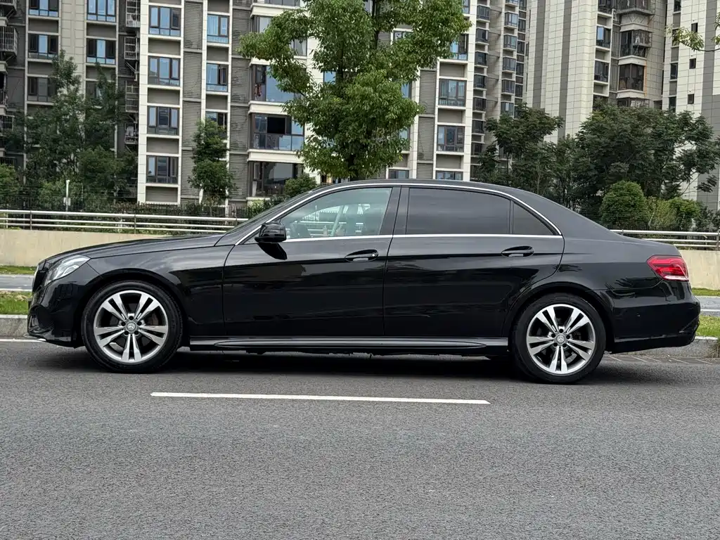 Mercedes-Benz E-Class — миниатюра 14