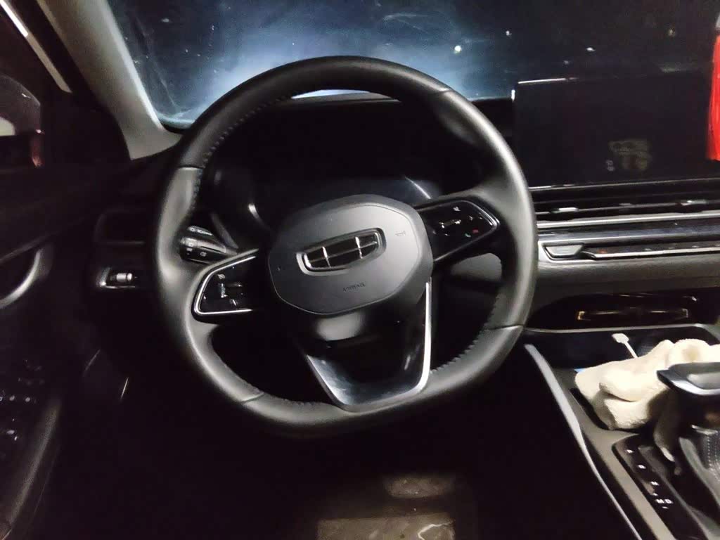 Geely Emgrand 1.5 л 2023 г. Белый, пробег 20500 км
