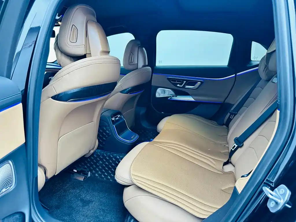 Mercedes-Benz E-Class — миниатюра 10