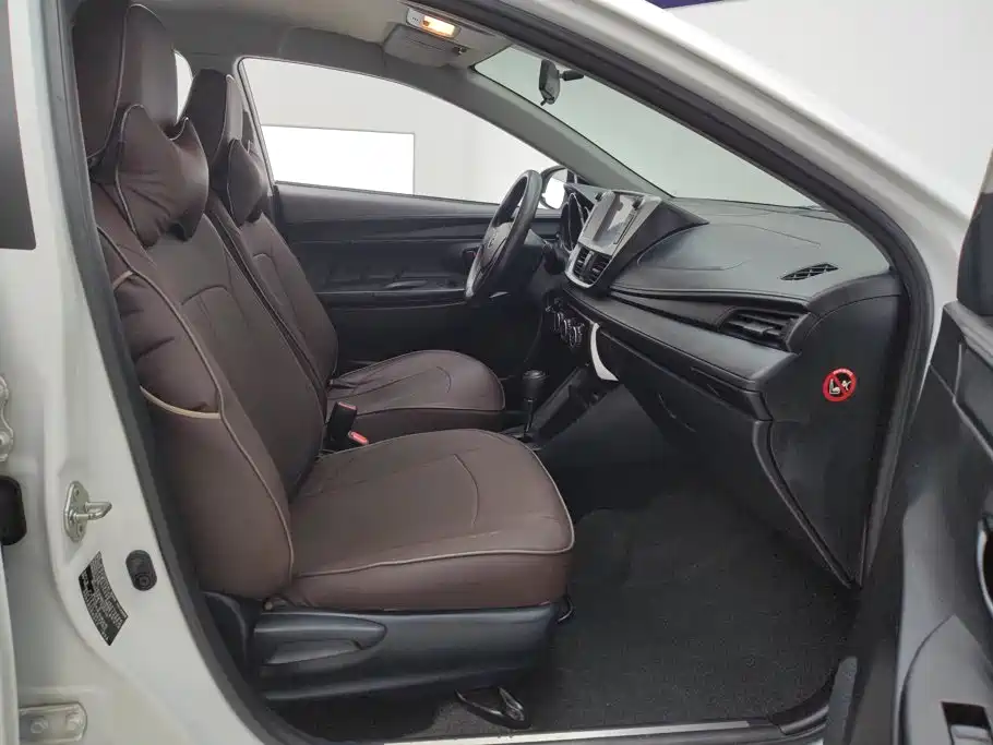 Toyota Yaris L — миниатюра 8