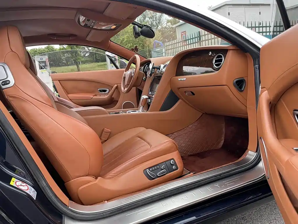 Bentley Continental 4.0T GT V8, фото 10