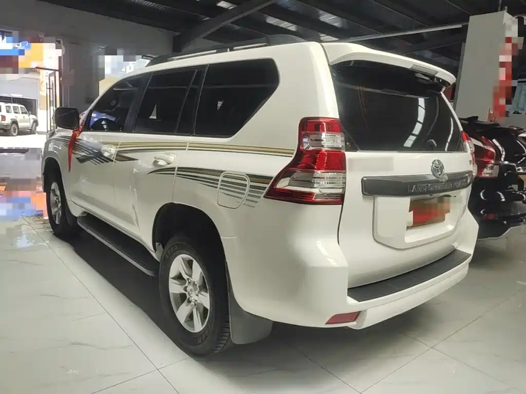 Toyota Land Cruiser Prado 2016 2.7L AT Luxury