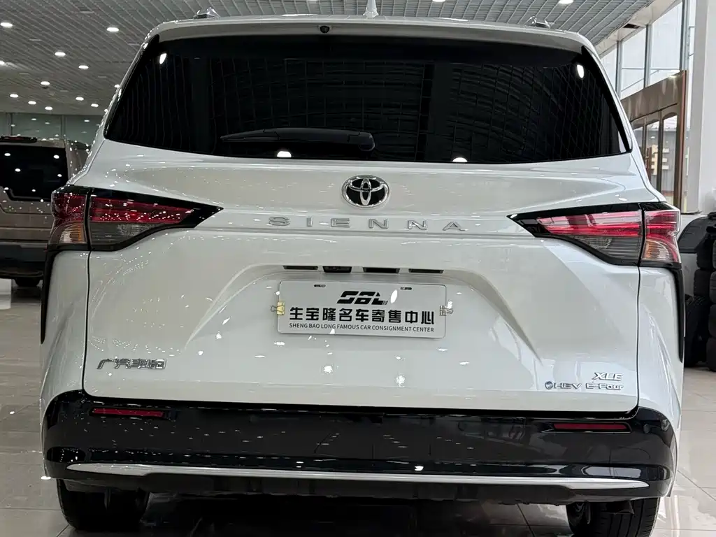 Toyota Sienna — миниатюра 9