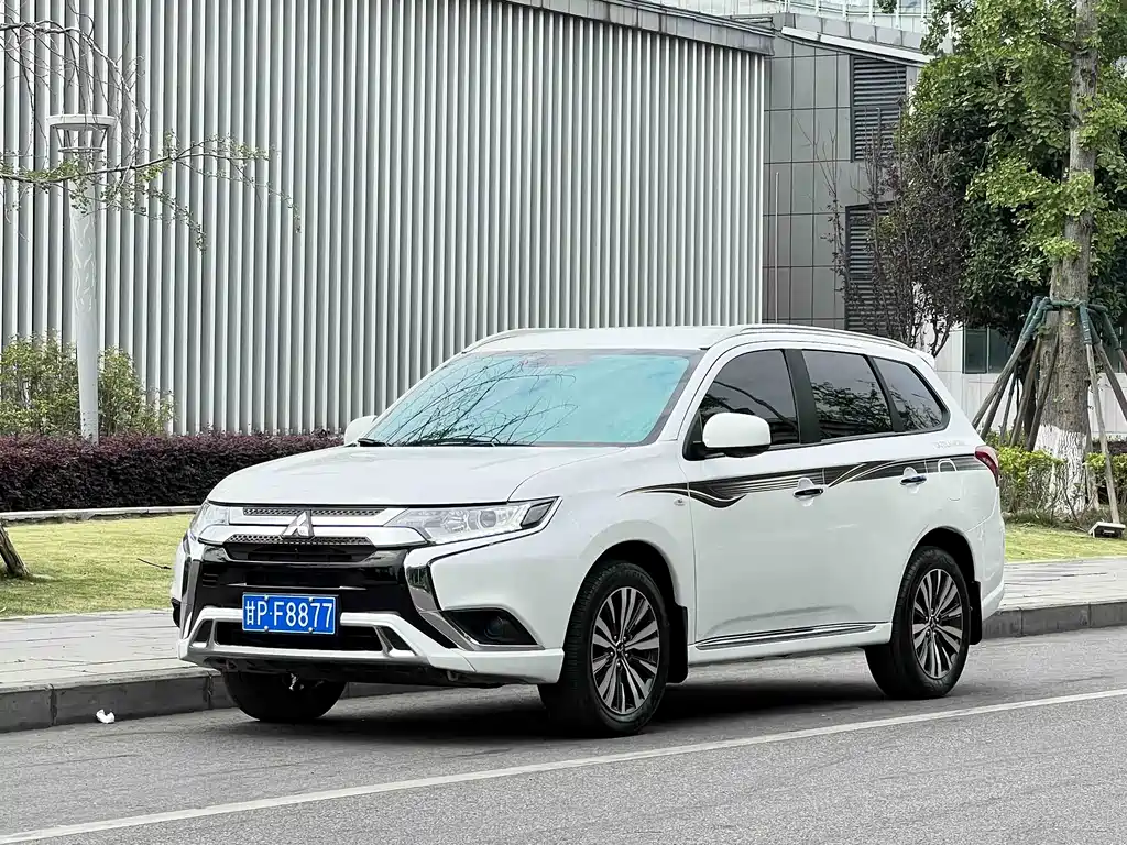 Mitsubishi Outlander 2023