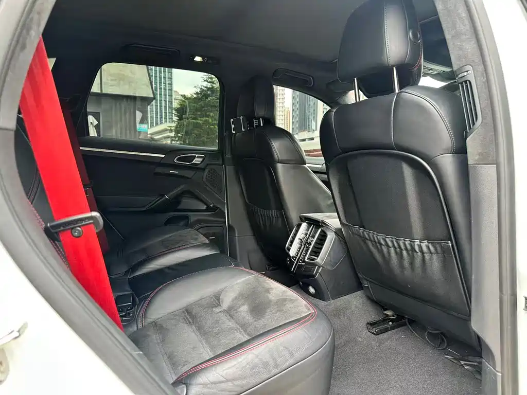 Porsche Cayenne — миниатюра 7