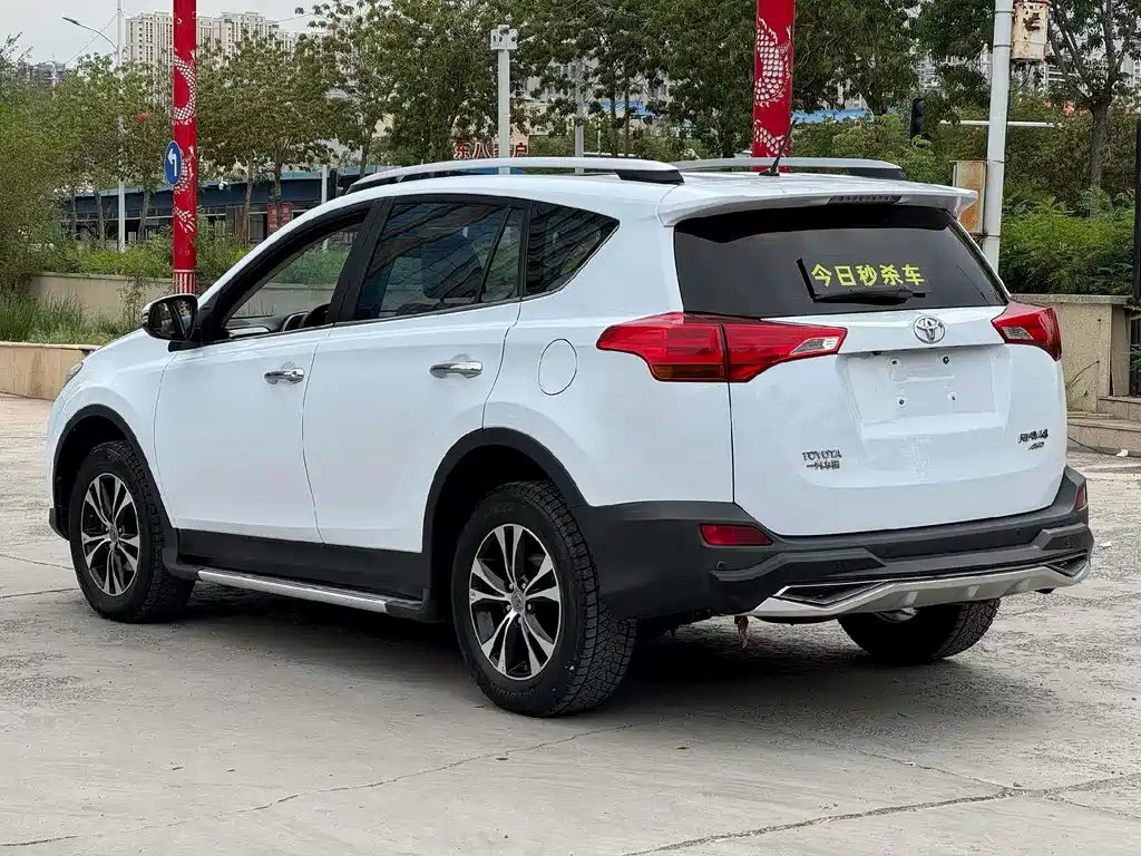 Toyota RAV4 2013 2.5L AT Luxury