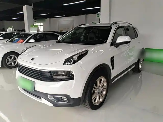 2018 Lynk & Co 01