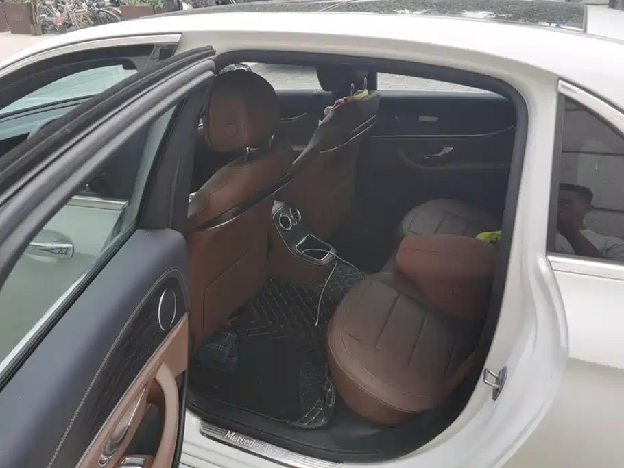 Mercedes-Benz E-Class — миниатюра 11