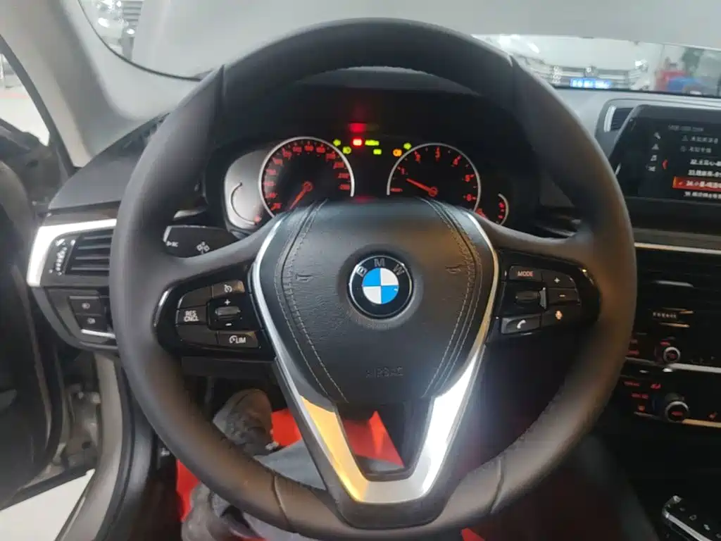 BMW 5 Series — миниатюра 11