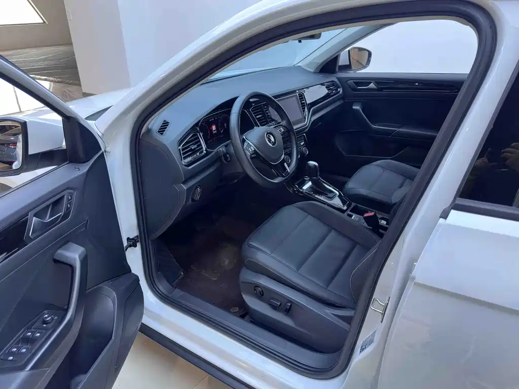 Volkswagen T-Roc 2022 280TSI DSG PLUS