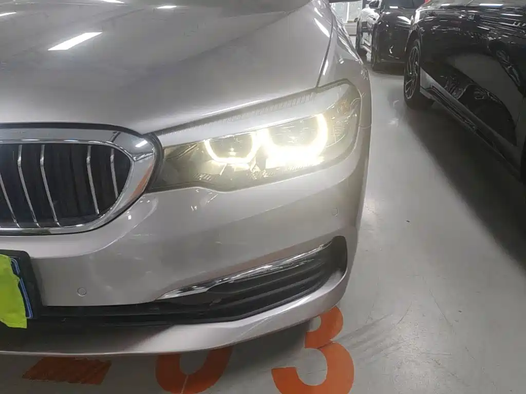 BMW 5 Series — миниатюра 24