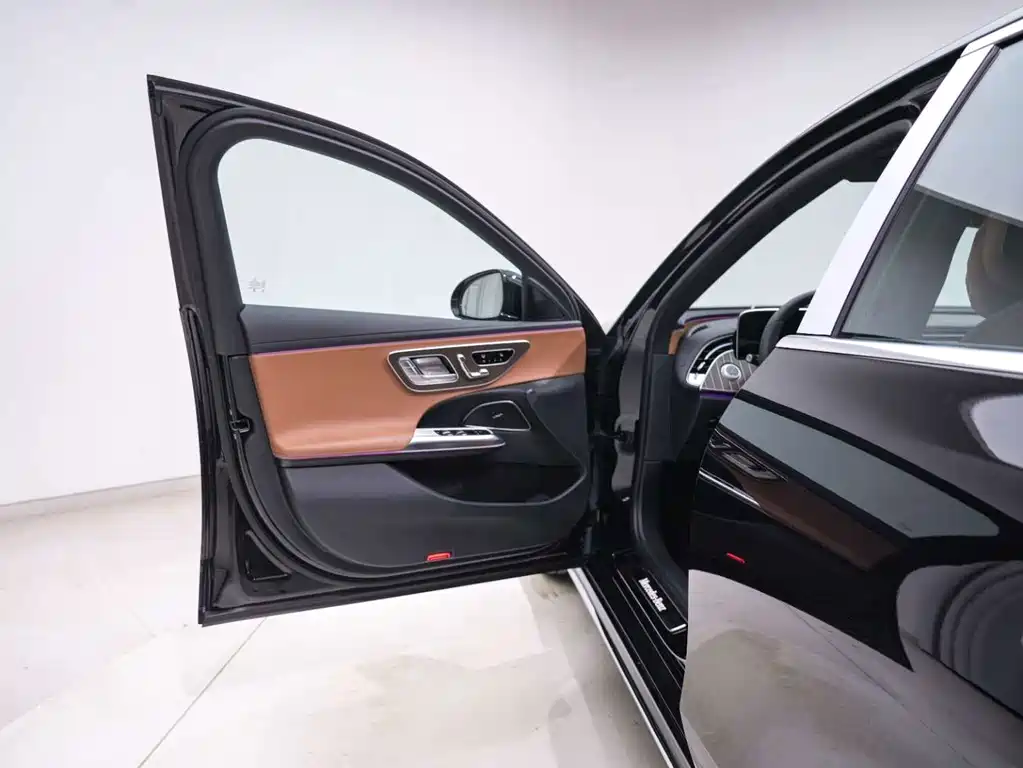 Mercedes-Benz E-Class — миниатюра 13