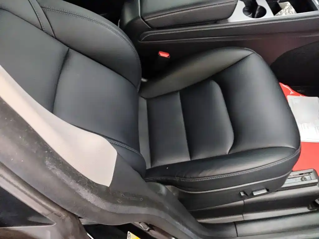 Tesla Model Y — миниатюра 25