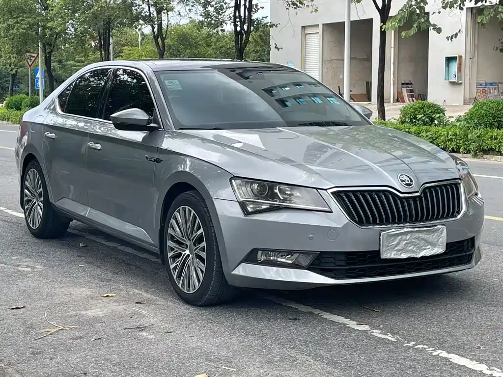 Skoda Superb — миниатюра 3