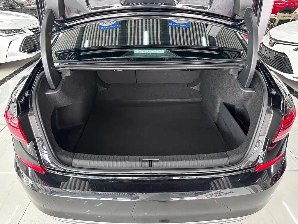 Volkswagen Passat 2022 330TSI Elite