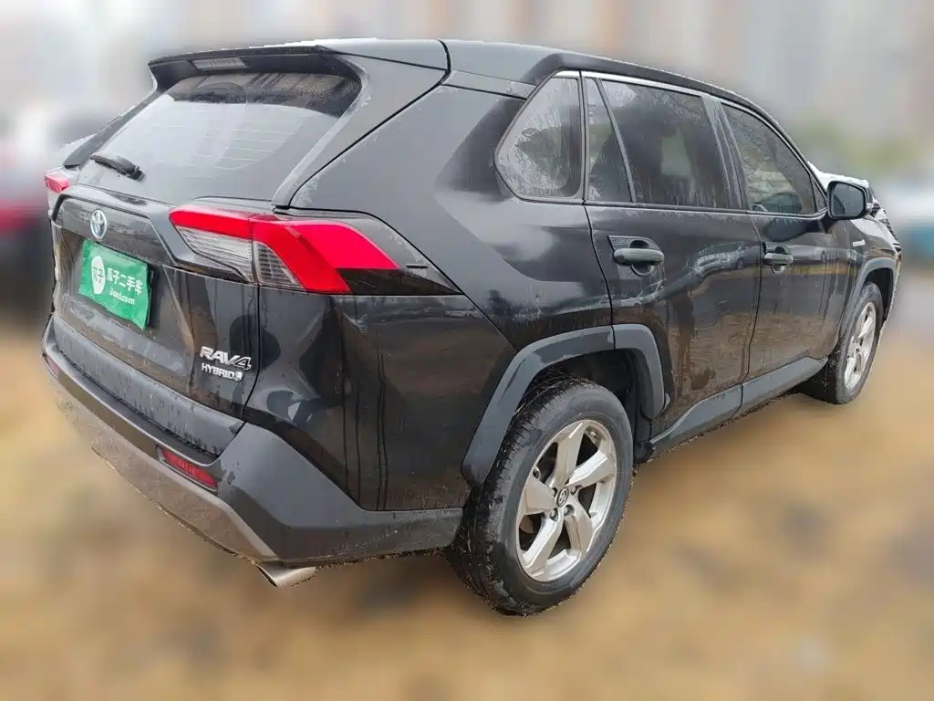 Toyota RAV4 — миниатюра 4
