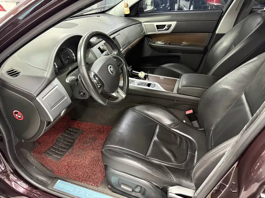 Jaguar XF — миниатюра 5