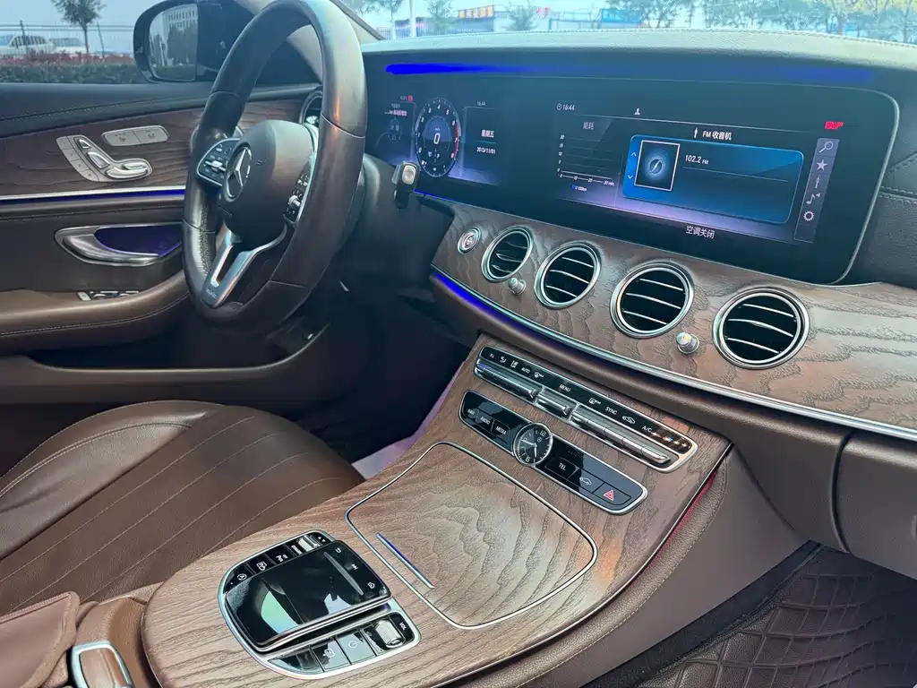 Mercedes-Benz E-Class — миниатюра 22