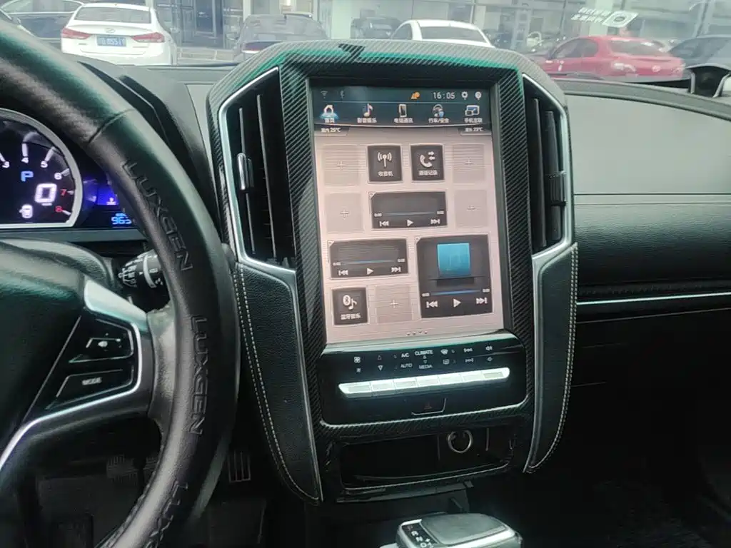 Luxgen U6 — миниатюра 13