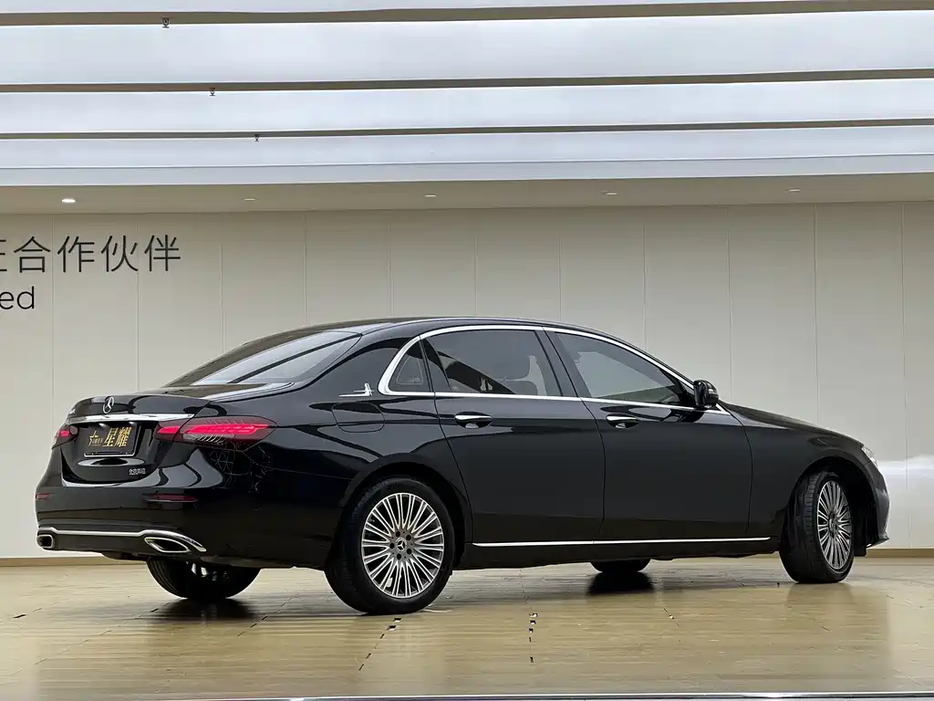 Mercedes-Benz E-Class — миниатюра 18