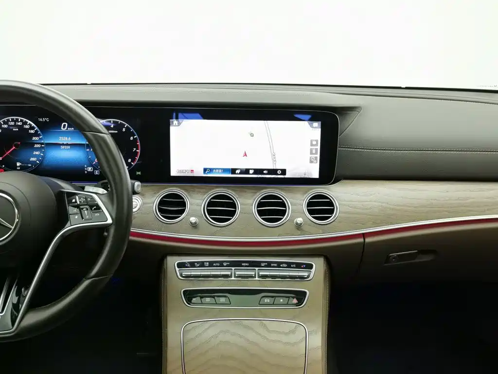 Mercedes-Benz E-Class — миниатюра 12