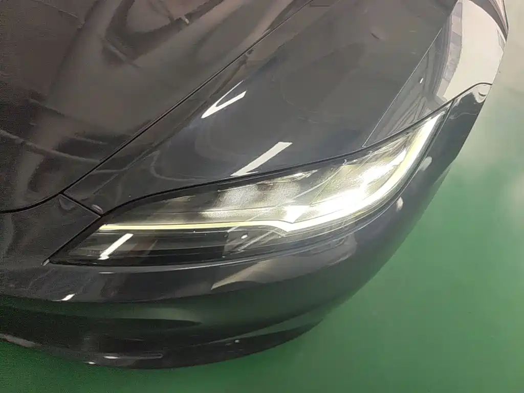 Tesla Model 3 — миниатюра 24