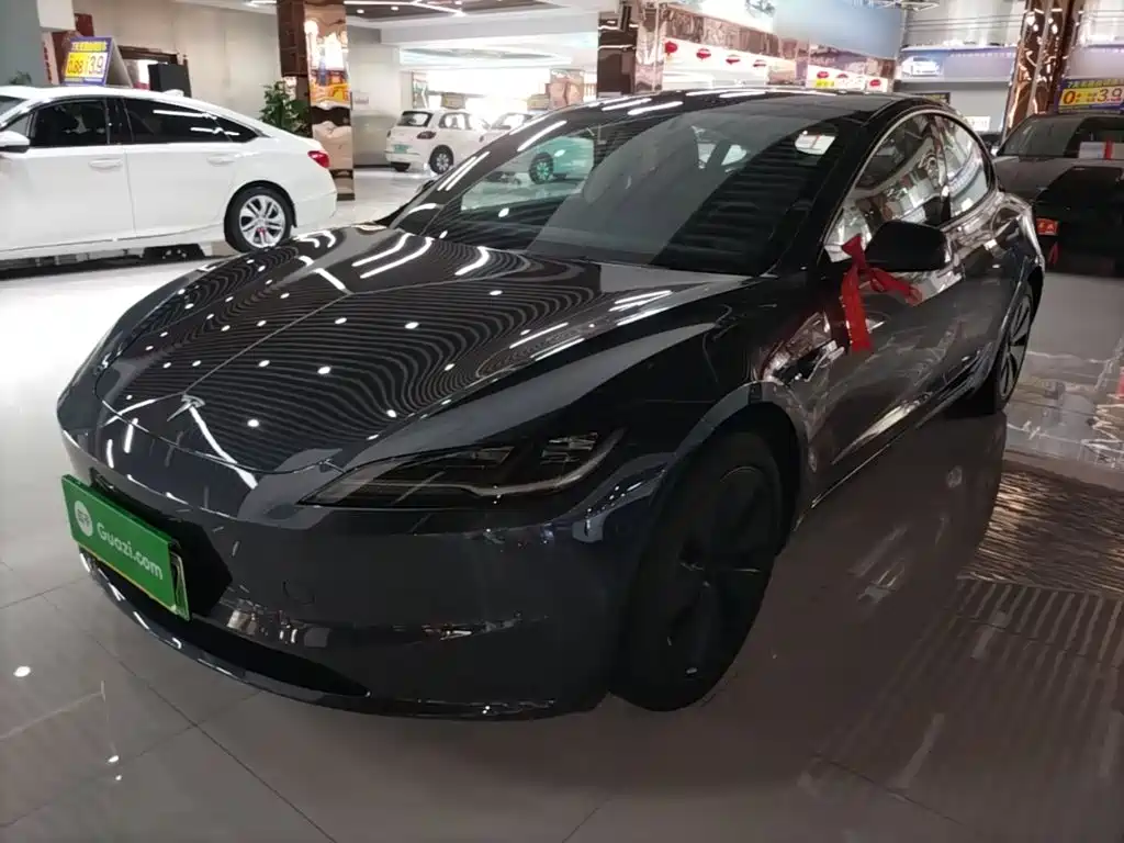 Tesla Model 3 — миниатюра 2