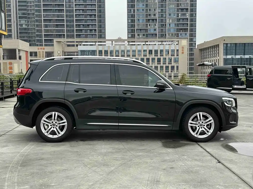 Mercedes-Benz GLB — миниатюра 8