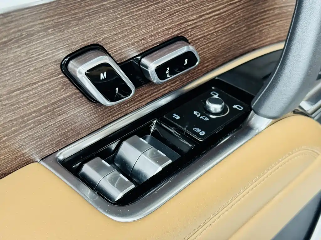 Land Rover Range Rover — миниатюра 13