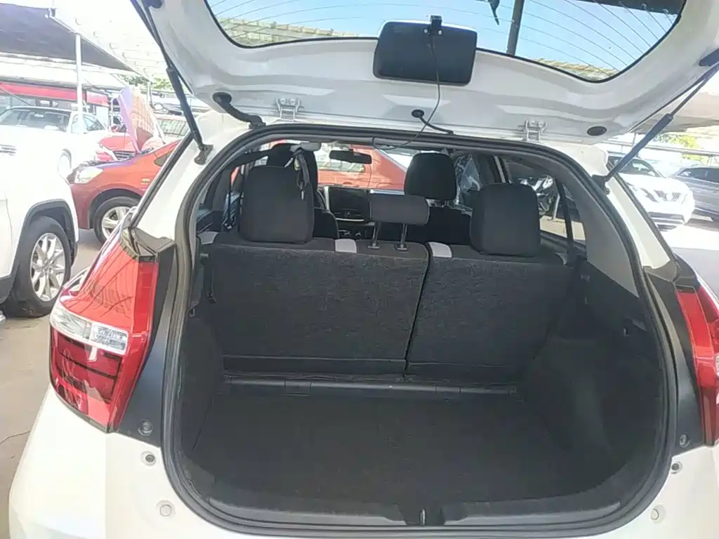 Toyota Yaris L — миниатюра 19