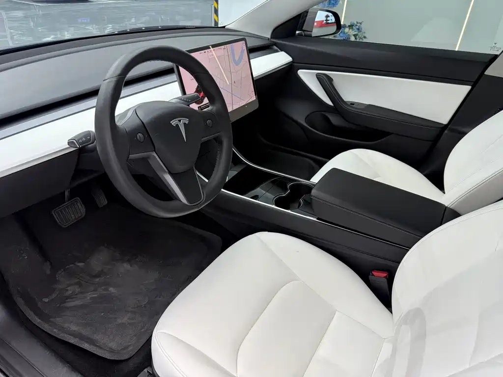 Tesla Model 3 — миниатюра 5