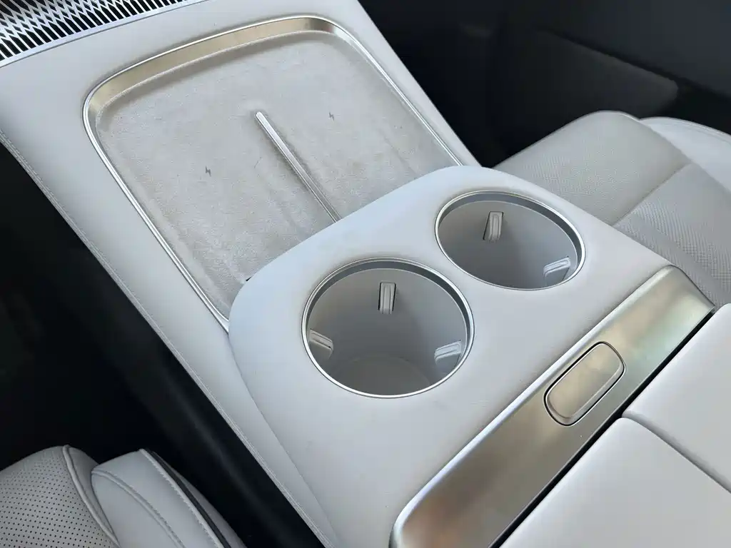 XPeng X9 — миниатюра 13