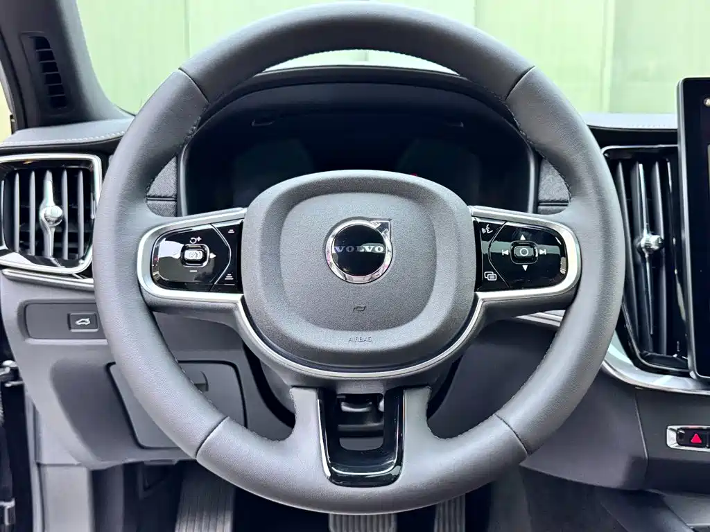 Volvo S90 — миниатюра 11