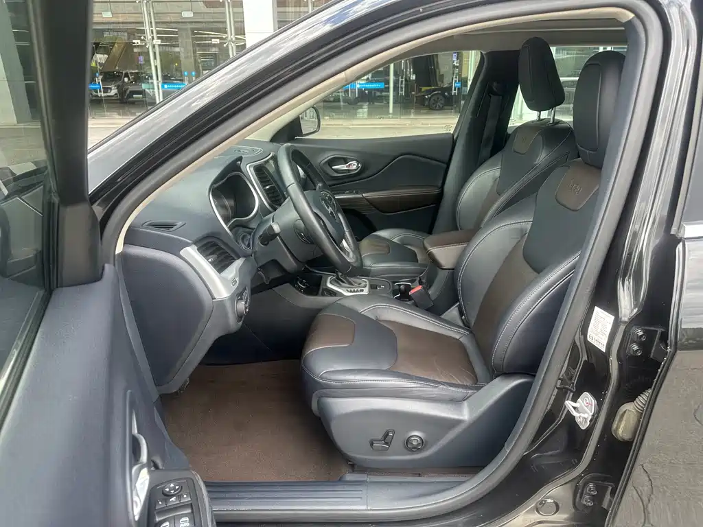 Jeep Cherokee — миниатюра 9