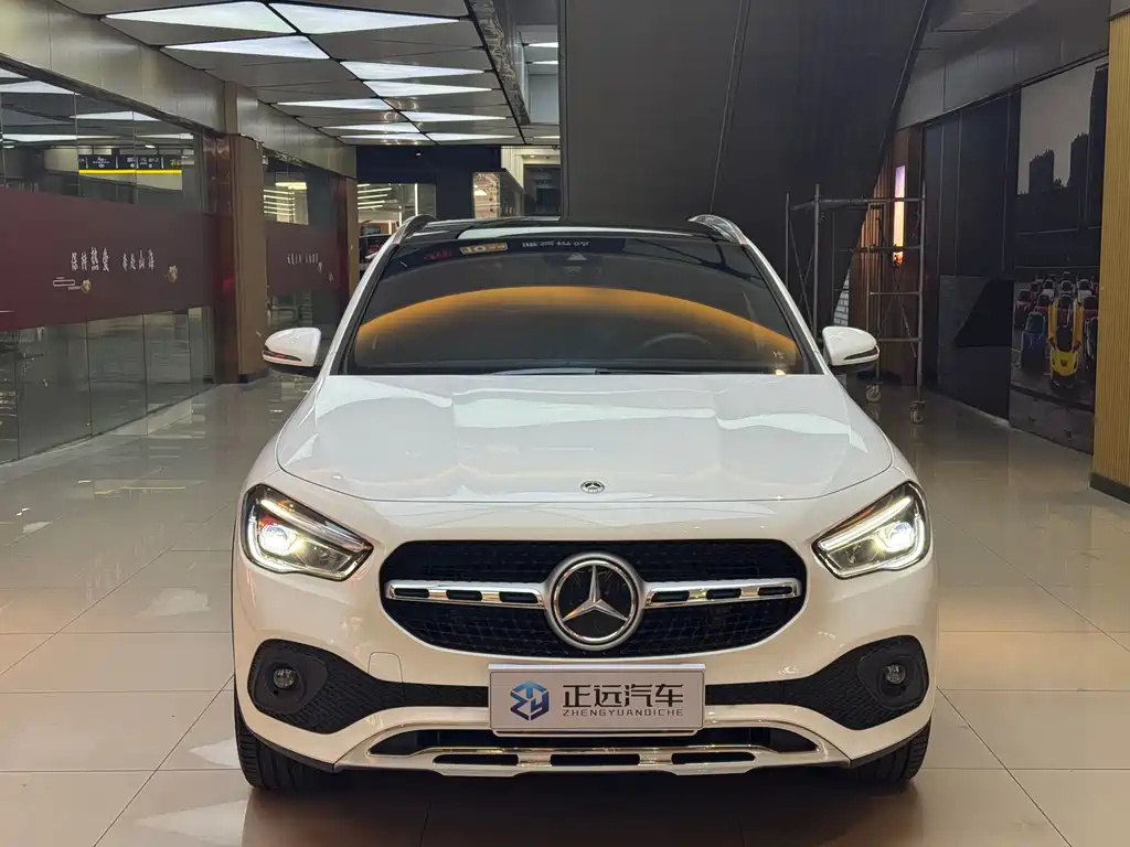 MERCEDES-BENZ GLA