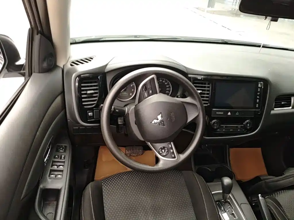 Mitsubishi Outlander — миниатюра 11