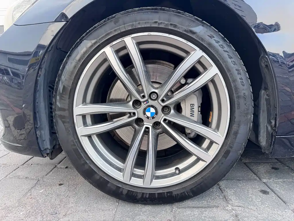 BMW 7 Series — миниатюра 25